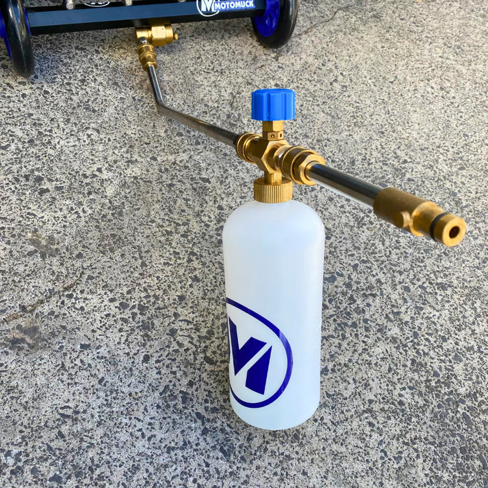 Motomuck Soap Applicator and Dilution Bottle for Under Vehicle Cleaner